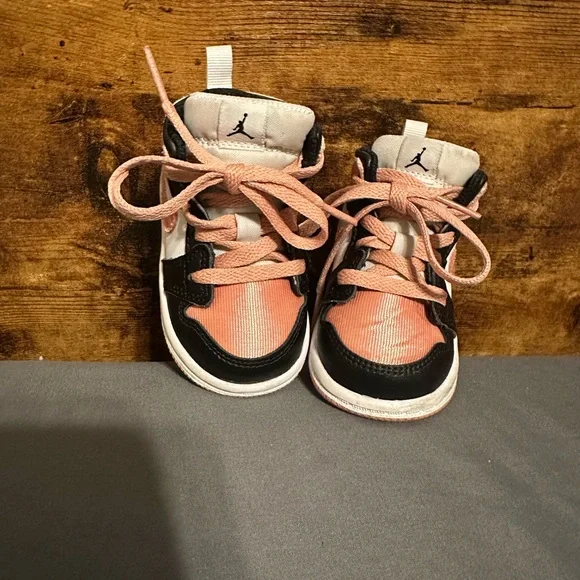 Nike Air Jordan 1 Mid Light Madder Root PinkToddler Girls Shoes - Picture 3 of 6